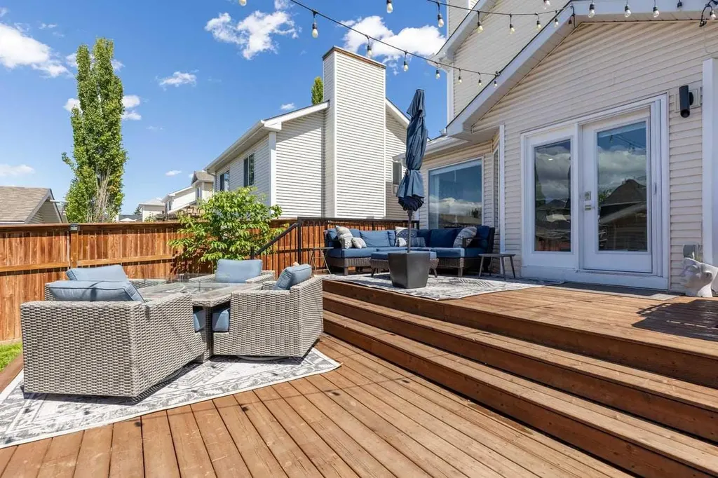 123 Mt Lorette Close SE Calgary AB T2Z2L8