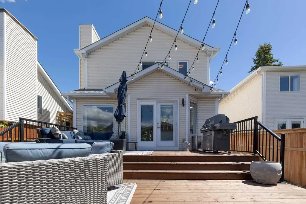 123 Mt Lorette Close SE Calgary AB T2Z2L8