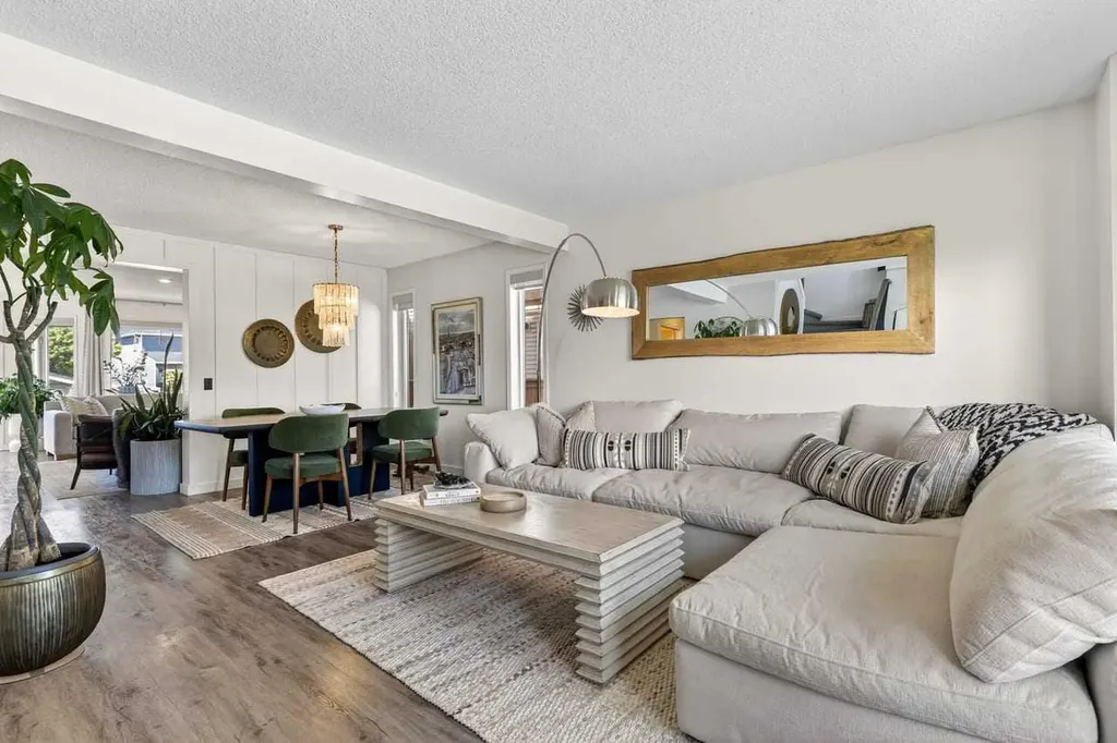 123 Mt Lorette Close SE Calgary AB T2Z2L8