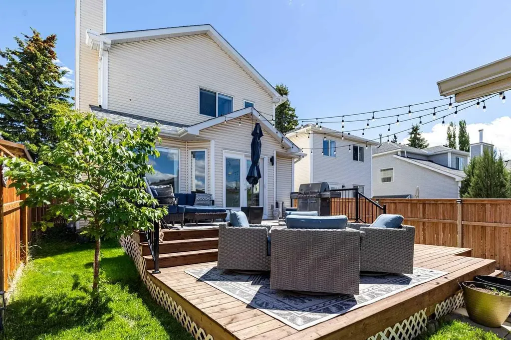 123 Mt Lorette Close SE Calgary AB T2Z2L8