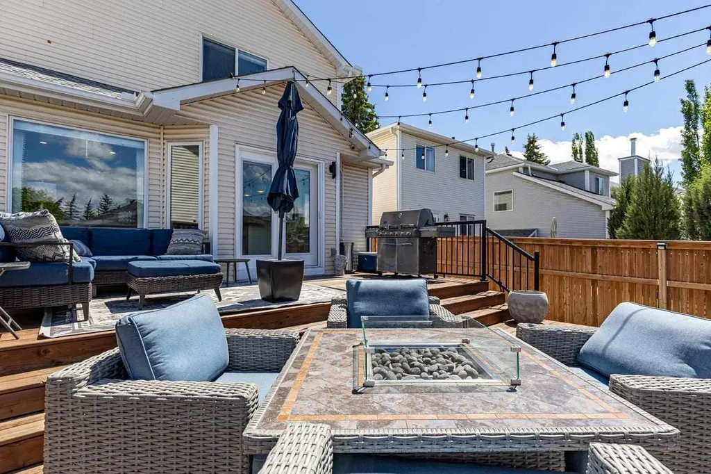 123 Mt Lorette Close SE Calgary AB T2Z2L8