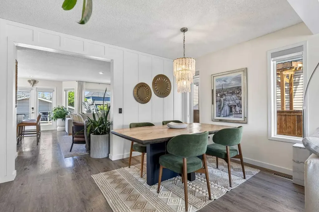 123 Mt Lorette Close SE Calgary AB T2Z2L8