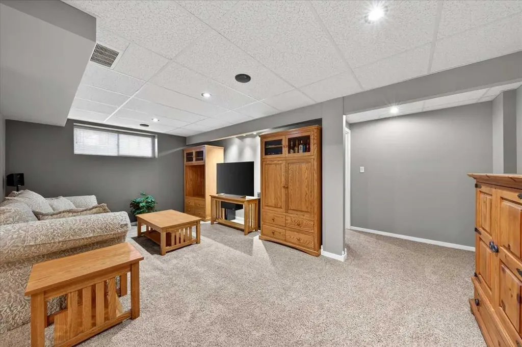 30 Copperstone Green SE Calgary AB T2Z0R8