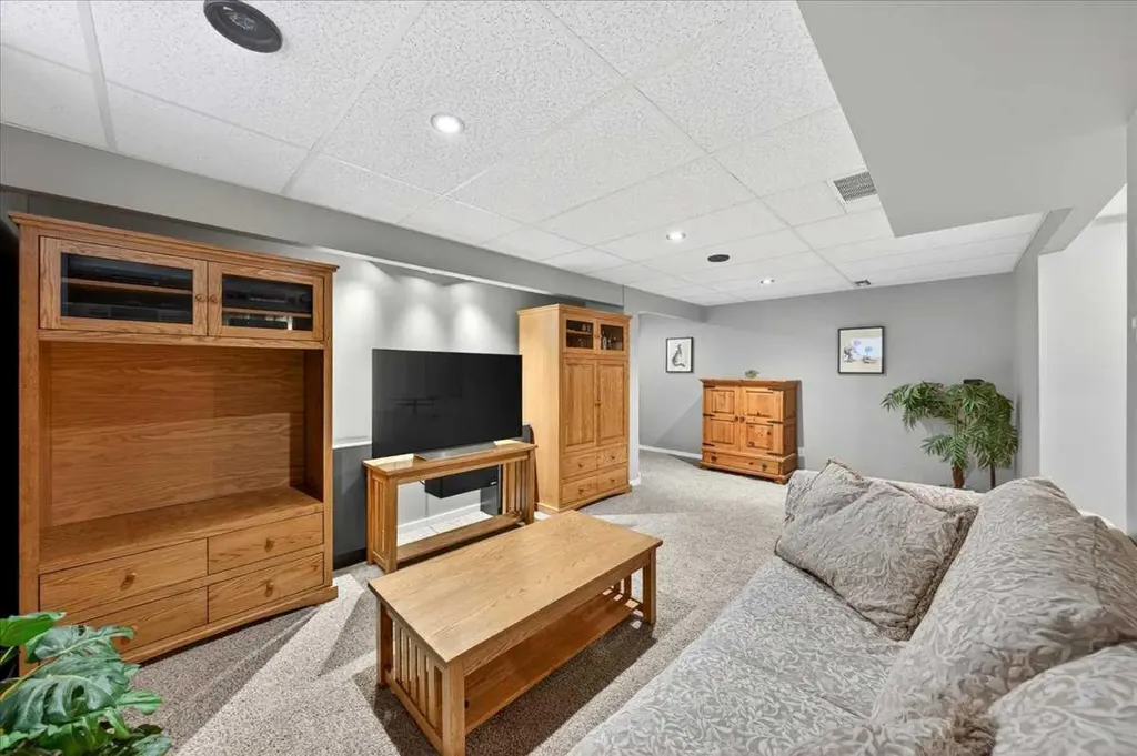 30 Copperstone Green SE Calgary AB T2Z0R8