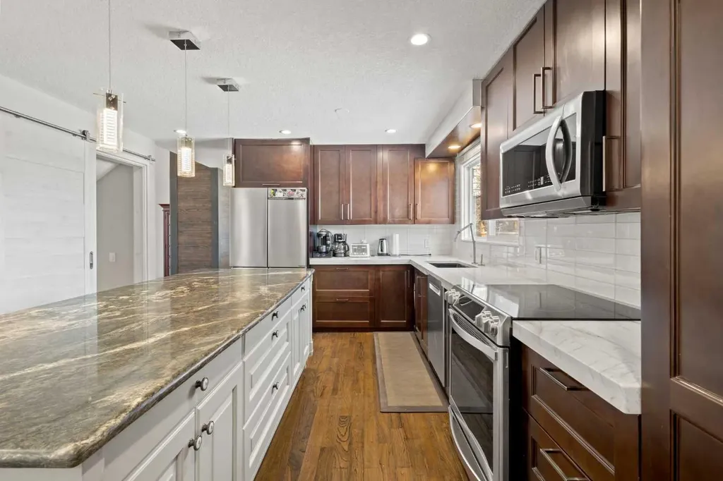 40 Wood Crescent SW Calgary AB T2W 4B6
