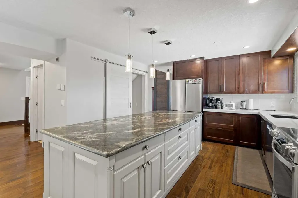 40 Wood Crescent SW Calgary AB T2W 4B6