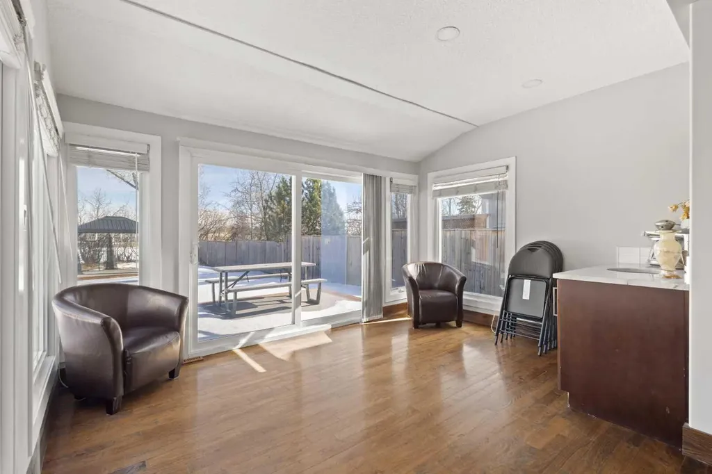 40 Wood Crescent SW Calgary AB T2W 4B6