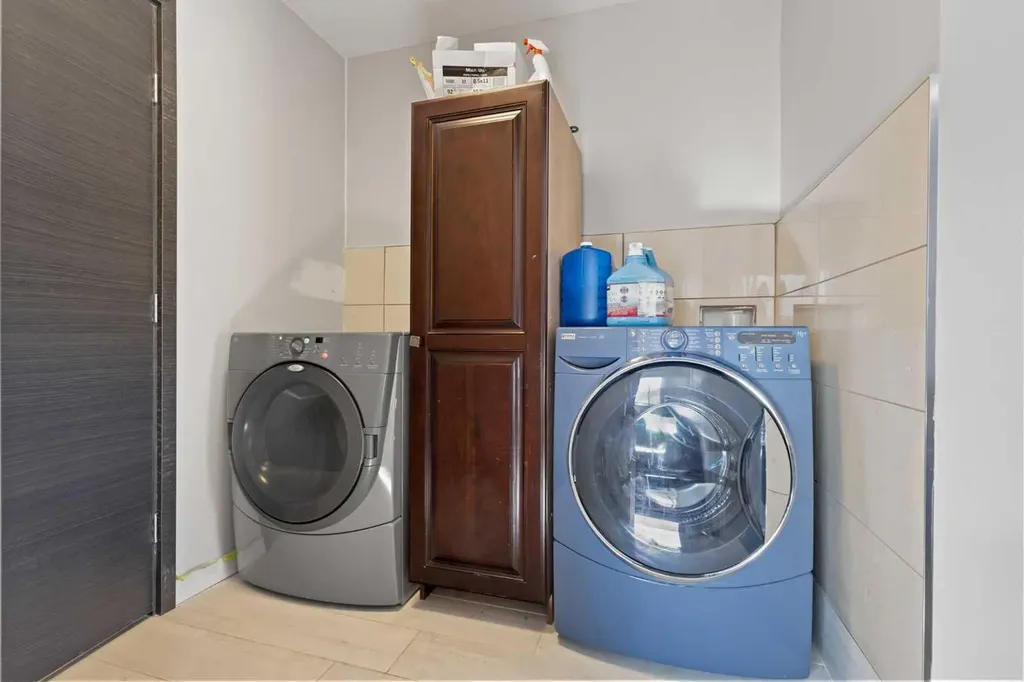 40 Wood Crescent SW Calgary AB T2W 4B6