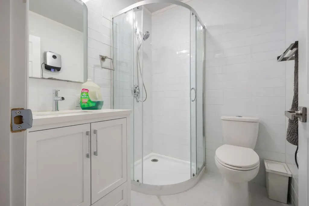 40 Wood Crescent SW Calgary AB T2W 4B6