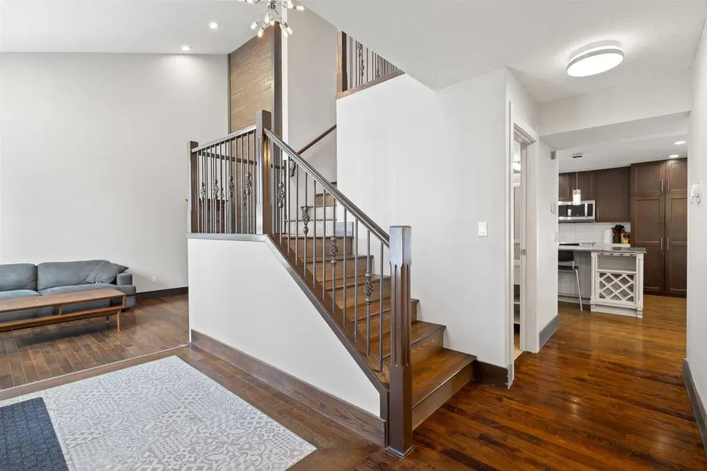 40 Wood Crescent SW Calgary AB T2W 4B6