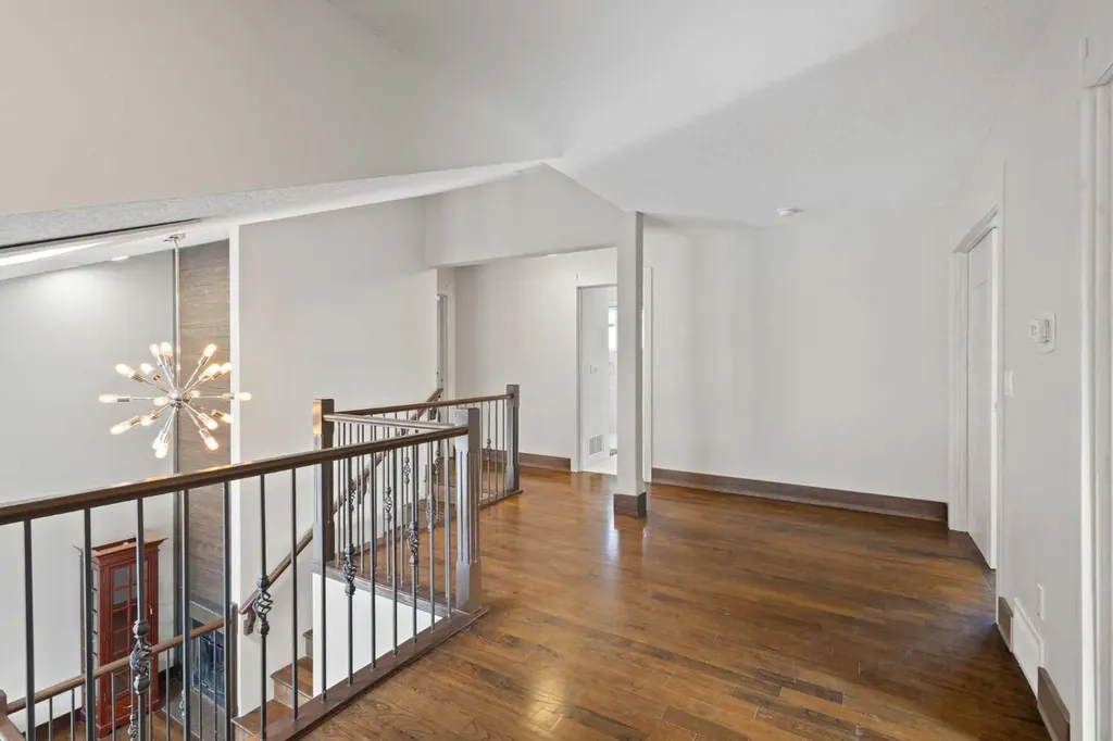 40 Wood Crescent SW Calgary AB T2W 4B6