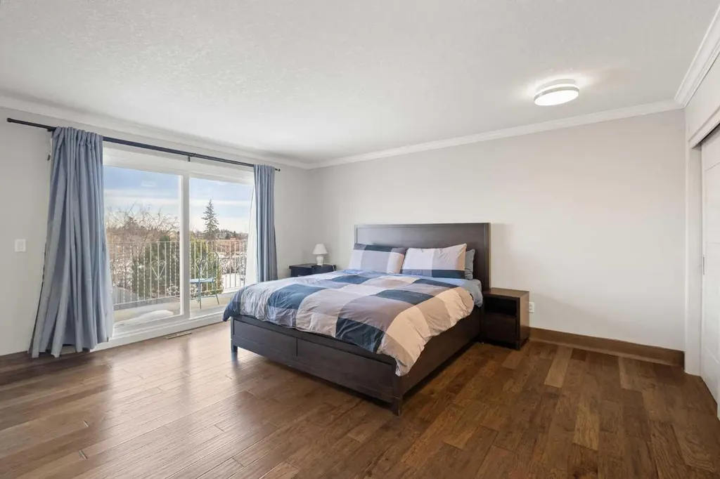 40 Wood Crescent SW Calgary AB T2W 4B6