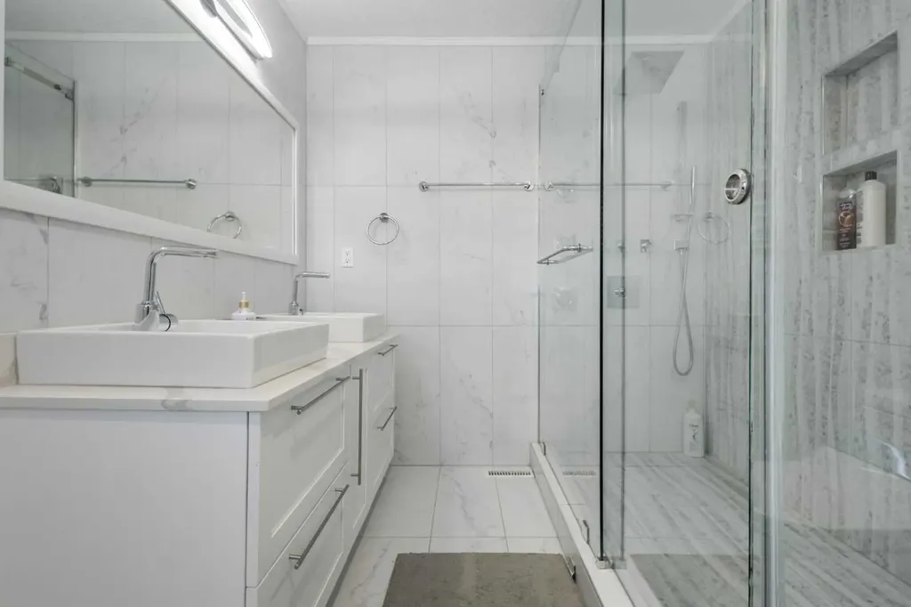 40 Wood Crescent SW Calgary AB T2W 4B6