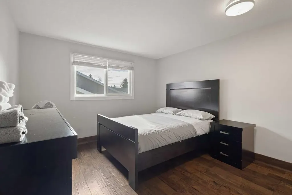 40 Wood Crescent SW Calgary AB T2W 4B6