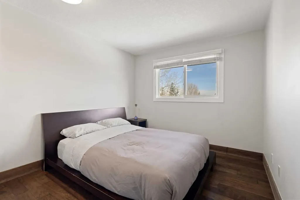 40 Wood Crescent SW Calgary AB T2W 4B6