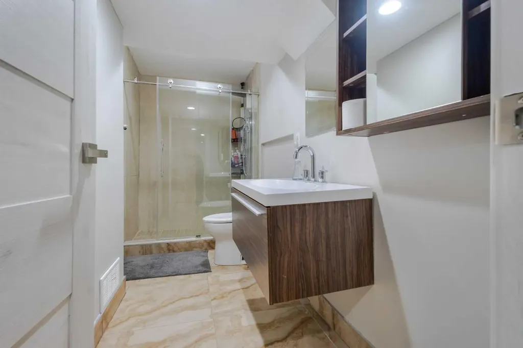 40 Wood Crescent SW Calgary AB T2W 4B6