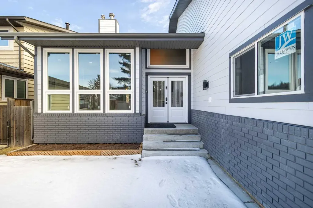 40 Wood Crescent SW Calgary AB T2W 4B6