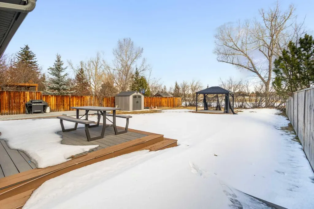 40 Wood Crescent SW Calgary AB T2W 4B6