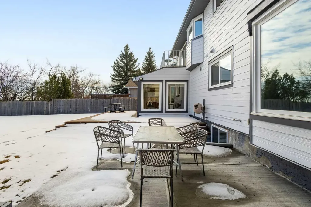 40 Wood Crescent SW Calgary AB T2W 4B6