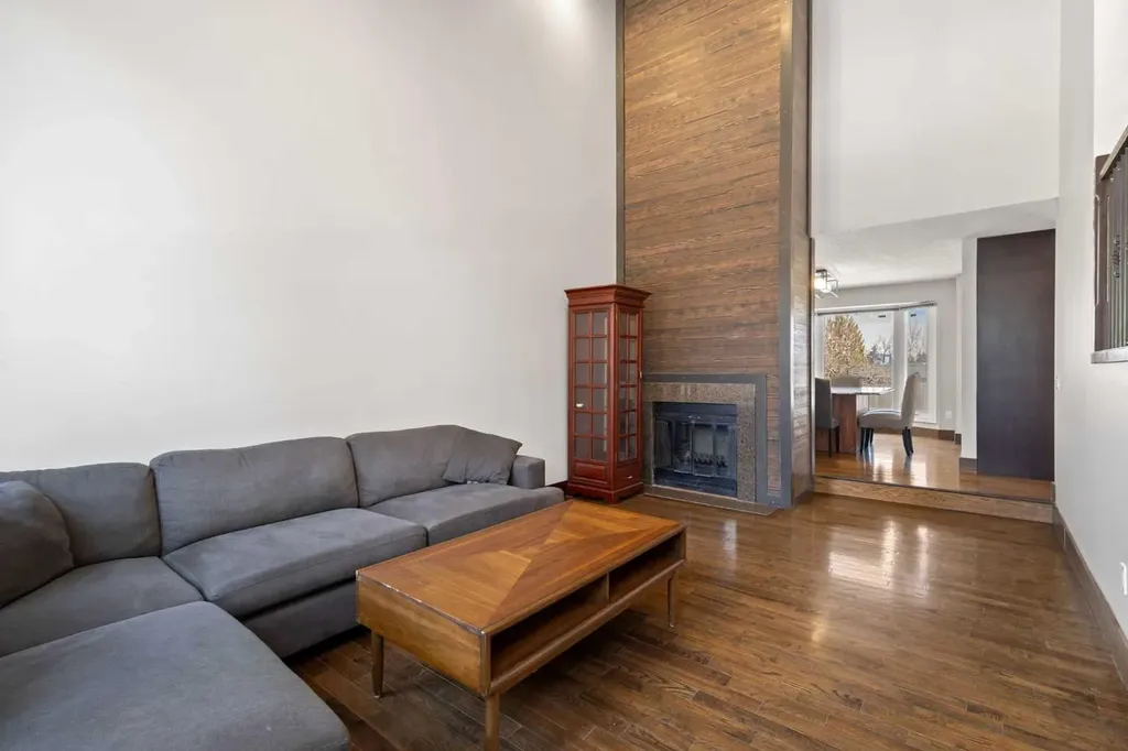 40 Wood Crescent SW Calgary AB T2W 4B6