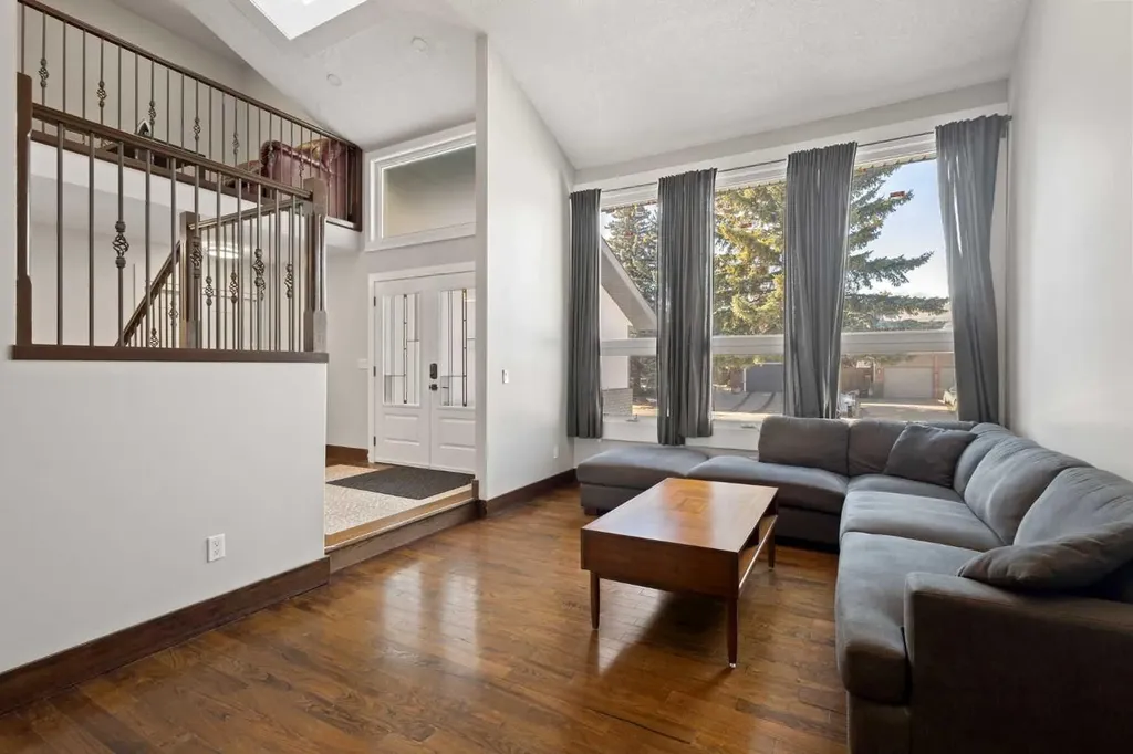 40 Wood Crescent SW Calgary AB T2W 4B6