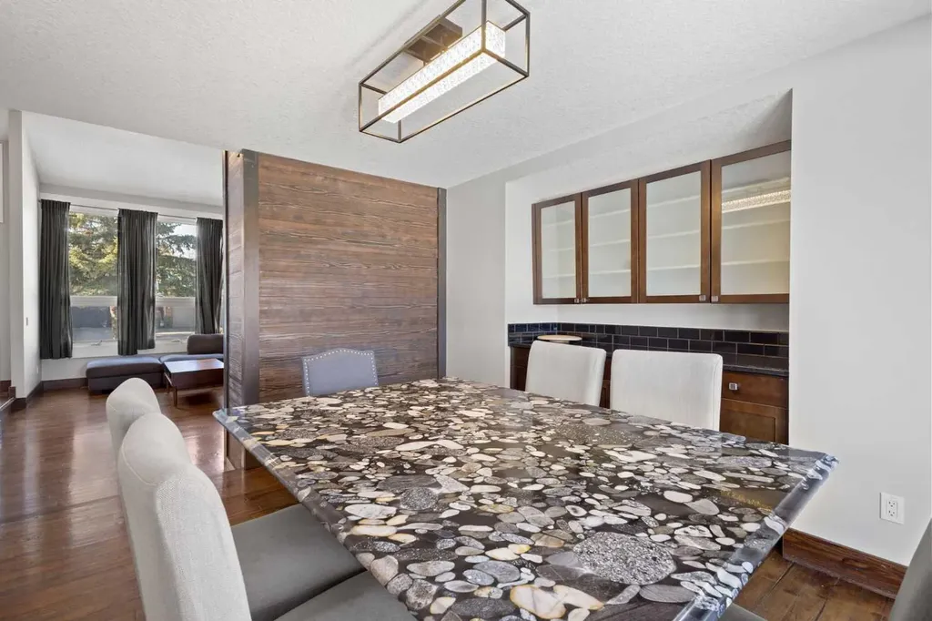 40 Wood Crescent SW Calgary AB T2W 4B6