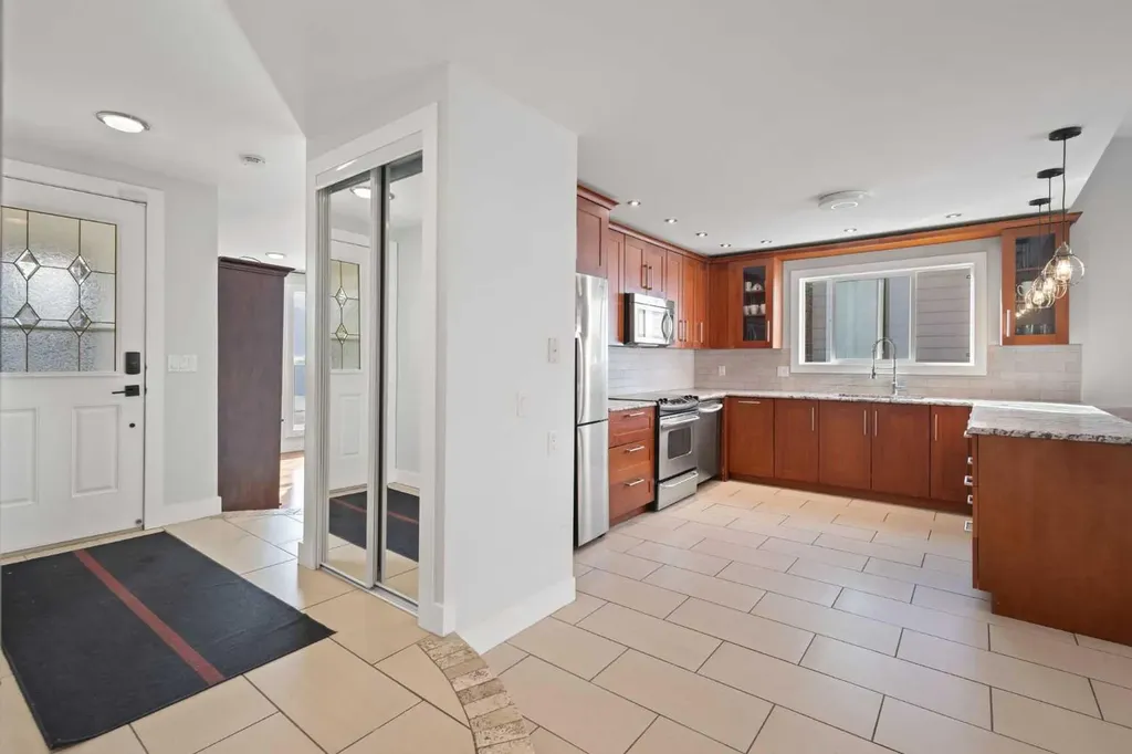 208 Woodpark Place SW Calgary AB T2M 2S5