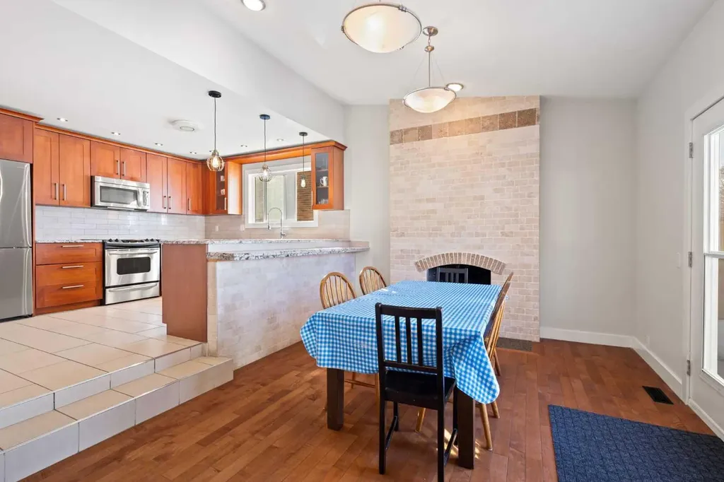 208 Woodpark Place SW Calgary AB T2M 2S5