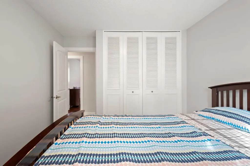 208 Woodpark Place SW Calgary AB T2M 2S5