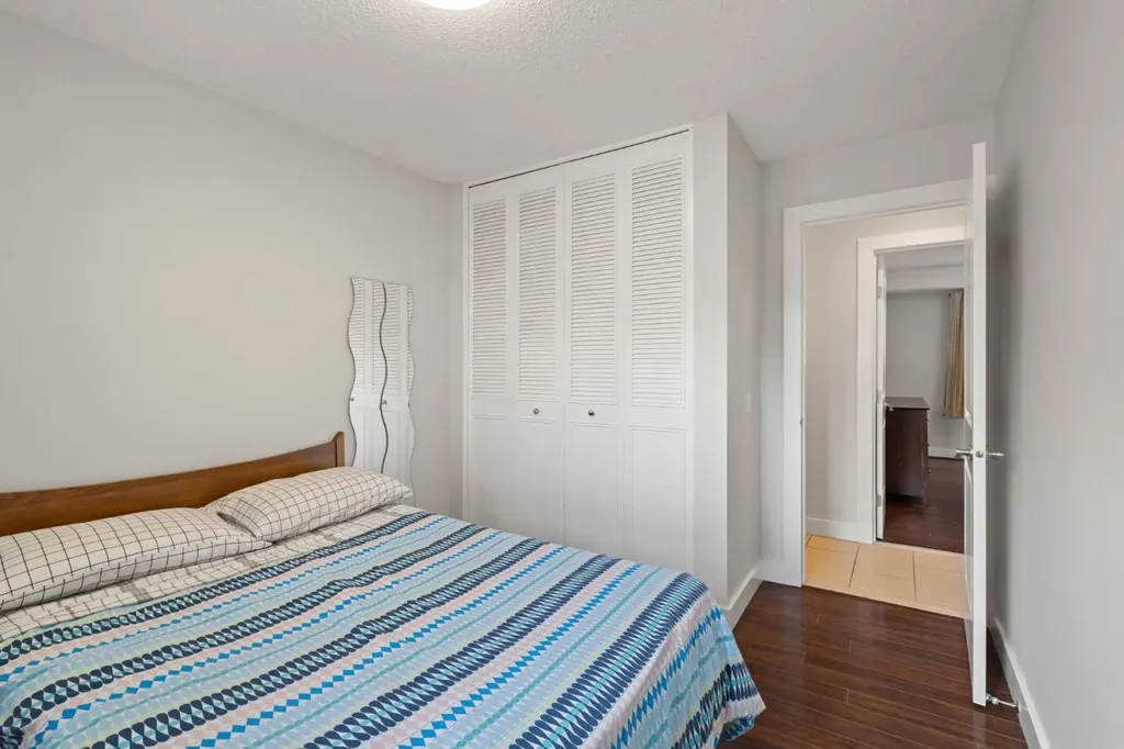 208 Woodpark Place SW Calgary AB T2M 2S5