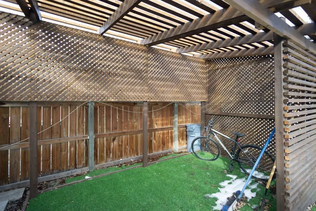 208 Woodpark Place SW Calgary AB T2M 2S5