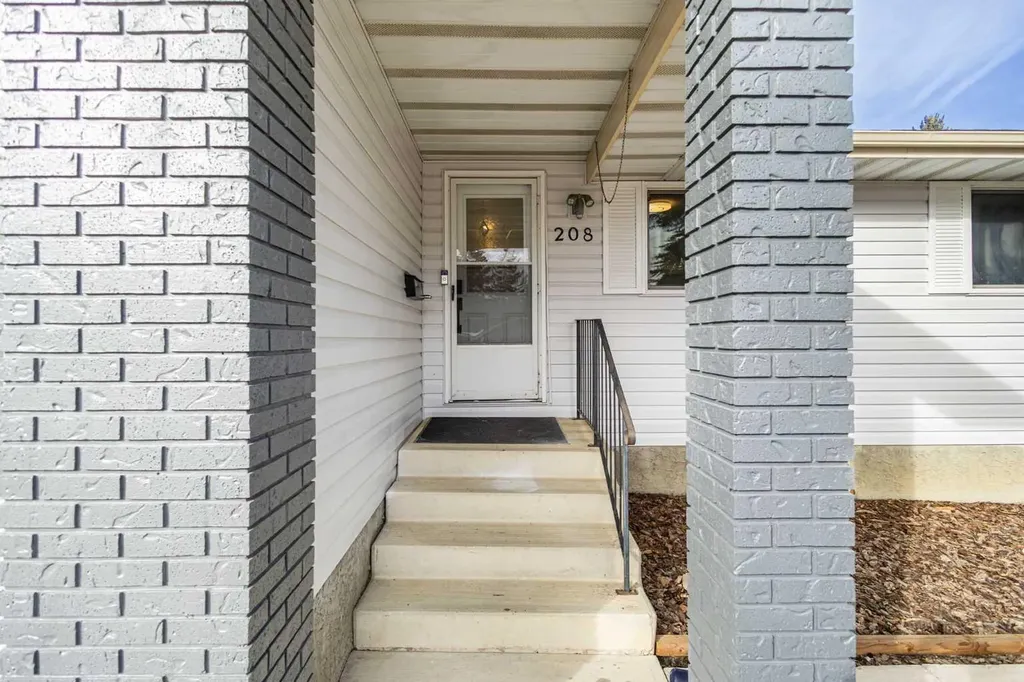 208 Woodpark Place SW Calgary AB T2M 2S5