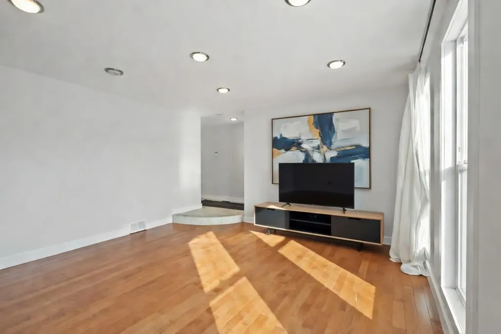 208 Woodpark Place SW Calgary AB T2M 2S5