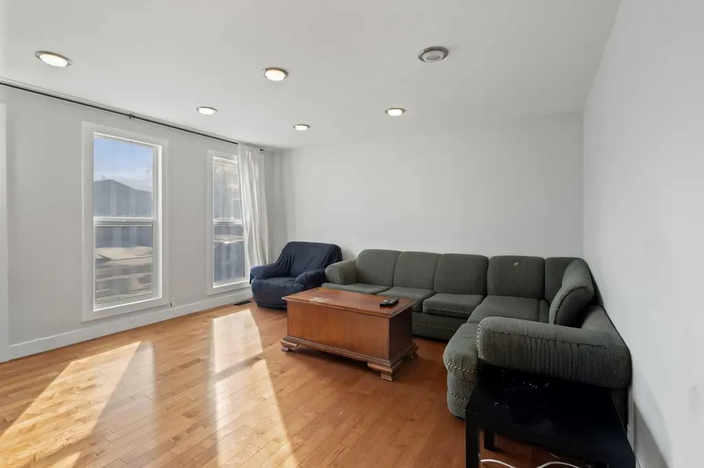 208 Woodpark Place SW Calgary AB T2M 2S5