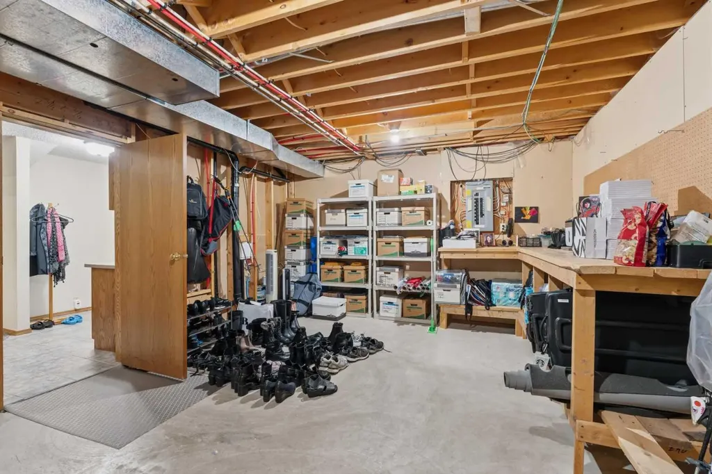 2739 Signal Hill Drive SW Calgary AB T3H 2L6