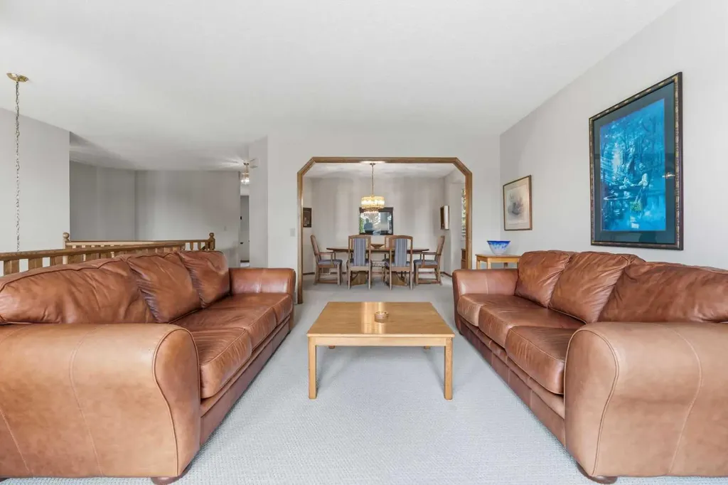 2739 Signal Hill Drive SW Calgary AB T3H 2L6