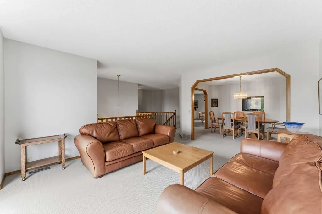 2739 Signal Hill Drive SW Calgary AB T3H 2L6