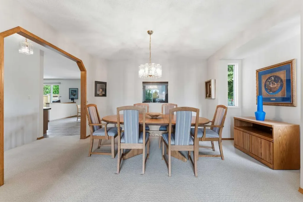 2739 Signal Hill Drive SW Calgary AB T3H 2L6