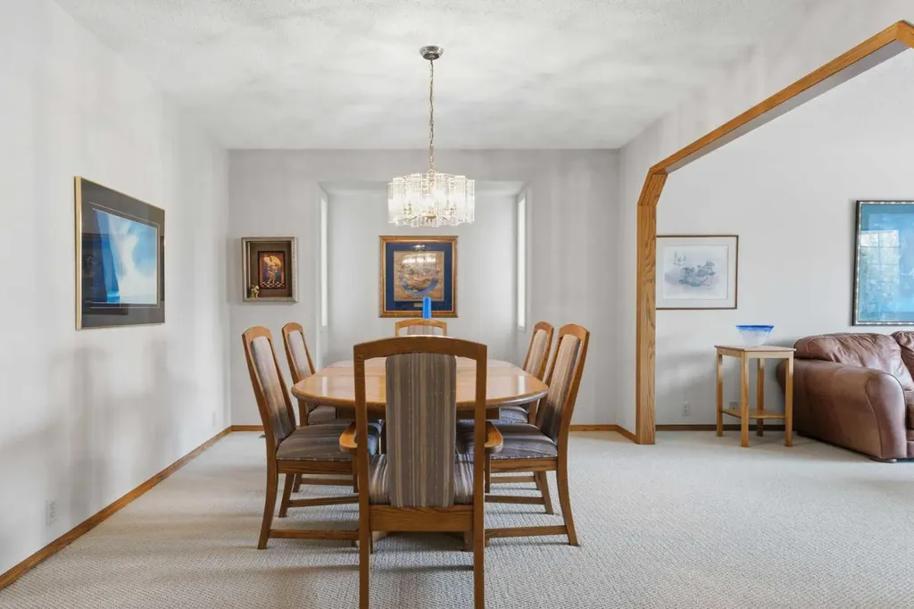 2739 Signal Hill Drive SW Calgary AB T3H 2L6