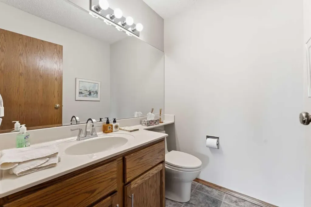 2739 Signal Hill Drive SW Calgary AB T3H 2L6