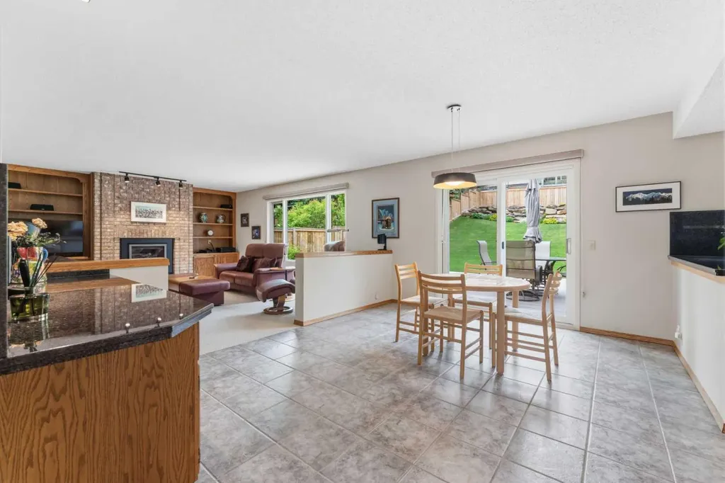 2739 Signal Hill Drive SW Calgary AB T3H 2L6