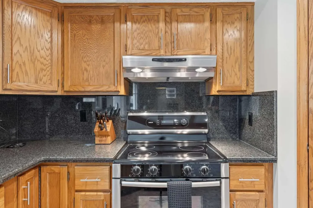 2739 Signal Hill Drive SW Calgary AB T3H 2L6