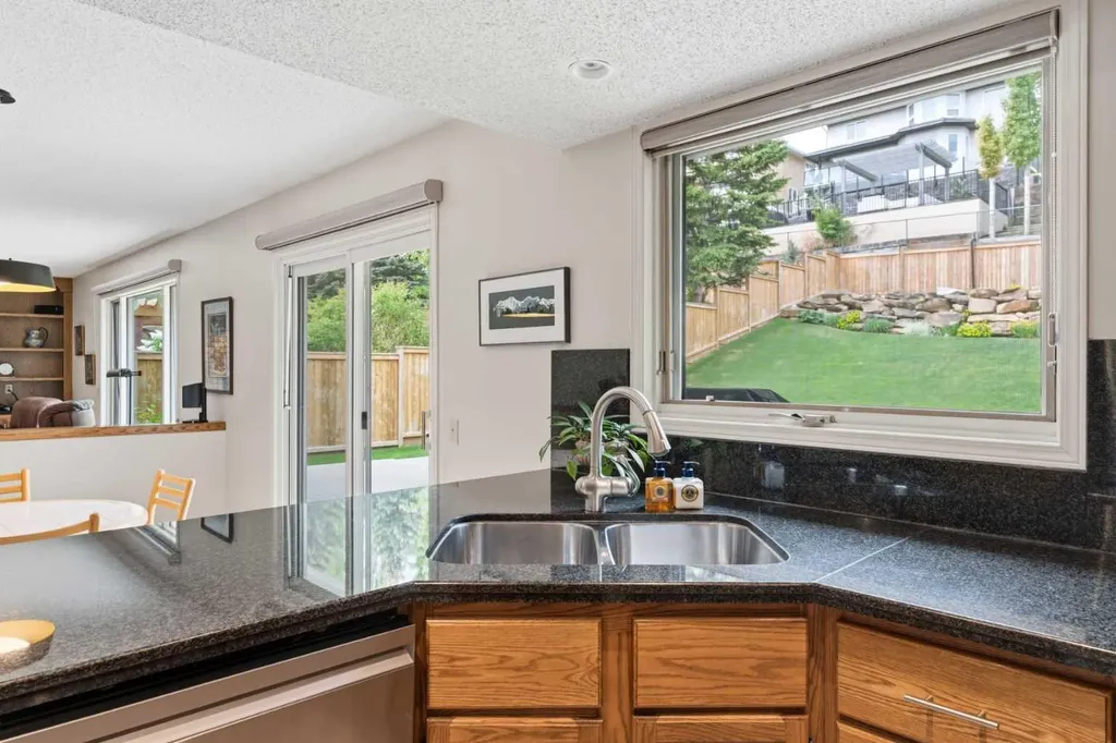 2739 Signal Hill Drive SW Calgary AB T3H 2L6