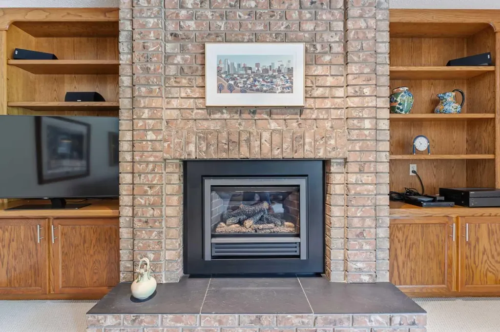 2739 Signal Hill Drive SW Calgary AB T3H 2L6