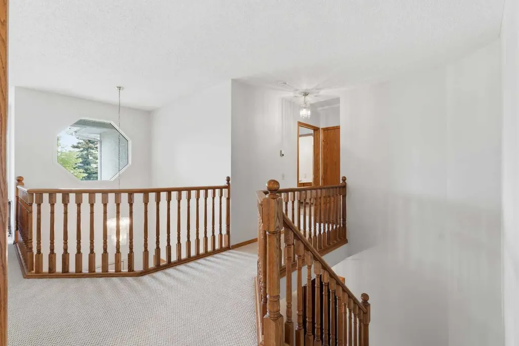 2739 Signal Hill Drive SW Calgary AB T3H 2L6