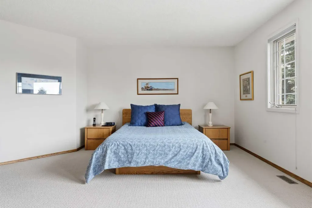 2739 Signal Hill Drive SW Calgary AB T3H 2L6