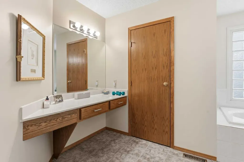 2739 Signal Hill Drive SW Calgary AB T3H 2L6