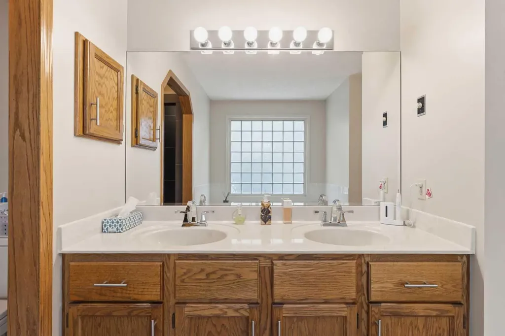 2739 Signal Hill Drive SW Calgary AB T3H 2L6