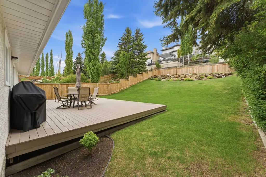 2739 Signal Hill Drive SW Calgary AB T3H 2L6