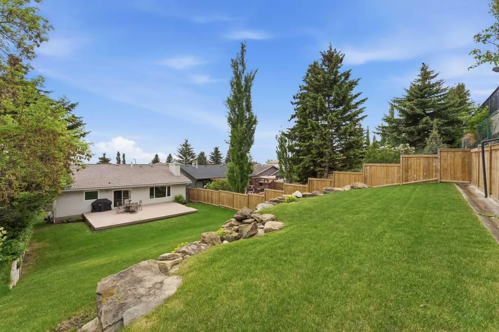 2739 Signal Hill Drive SW Calgary AB T3H 2L6
